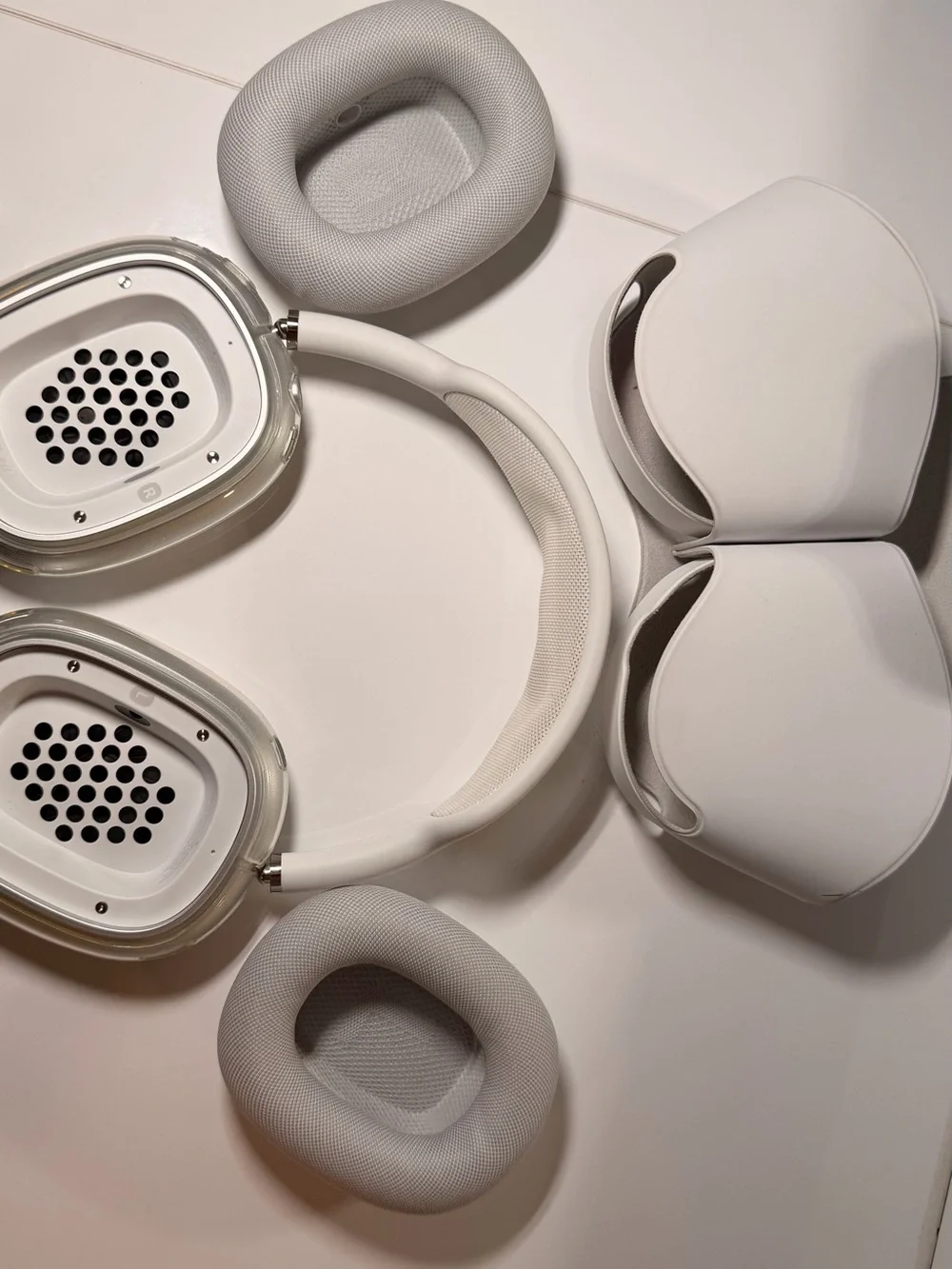 Apple AirPods Max Silver + Smart Case + Protective Covers | Excellent Condition